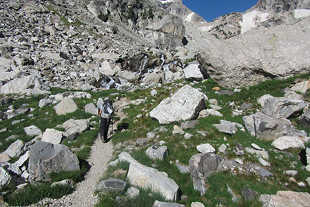 A good trail winds through the boulders along the creek.