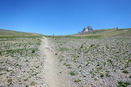 approaching Hurricane Pass