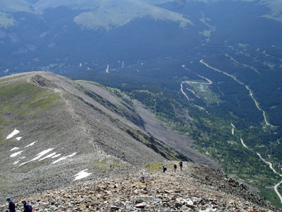 The line of the crowd making their way up quandry