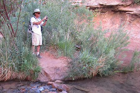 Hiking in Bills' Canyon - Moab